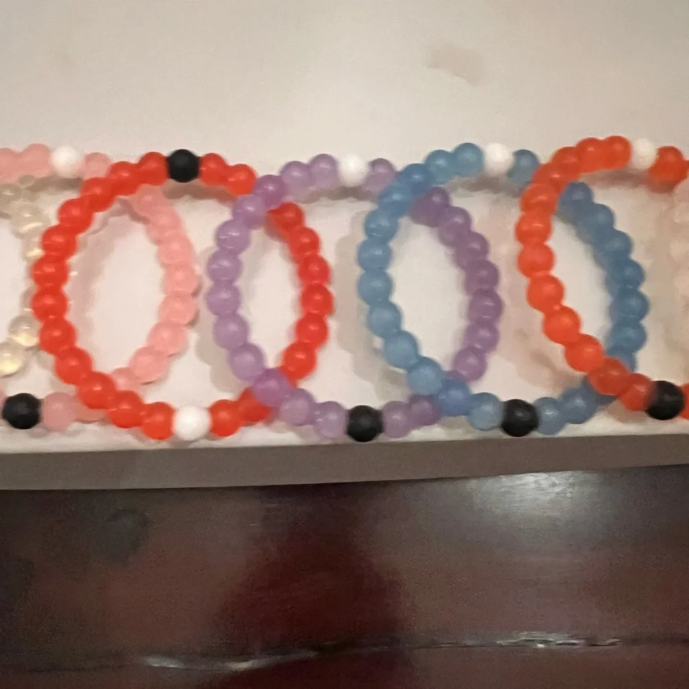 Lokai - 11 Bracelets